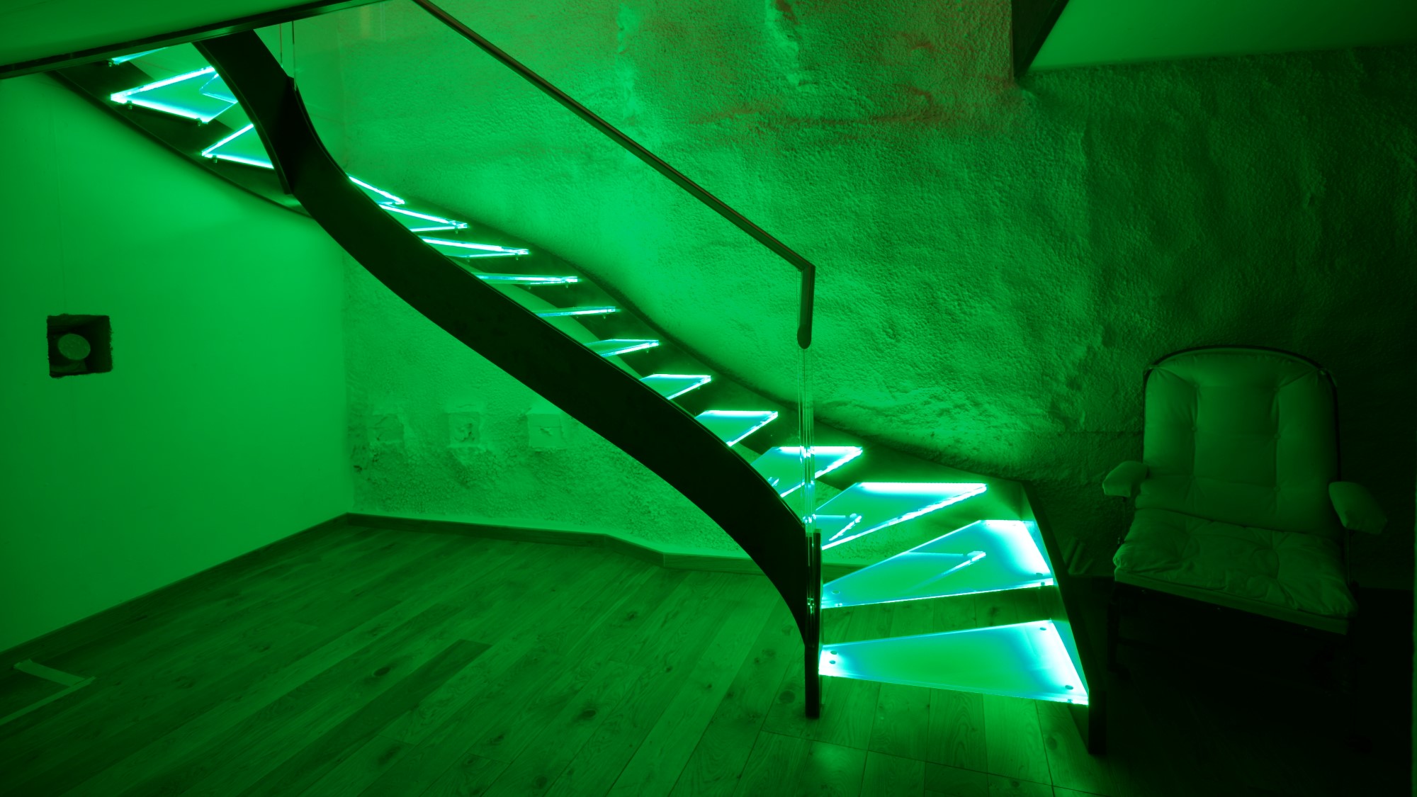 Treppe mit grünen LED