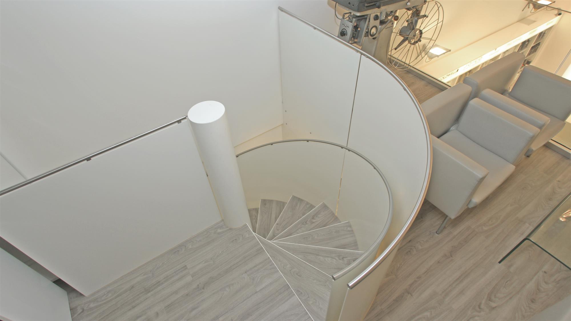 Metalltreppe weiss